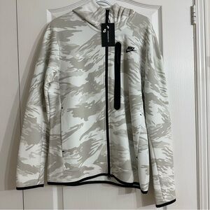 Nike tech fleece top